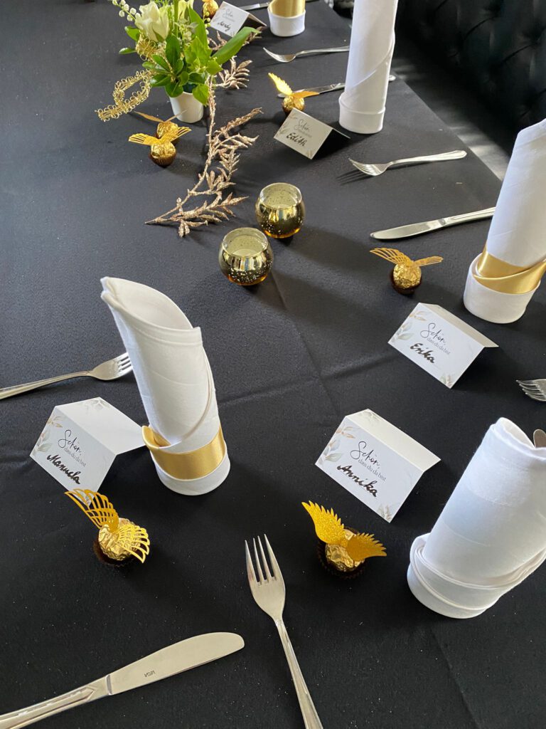 Festlich gedeckte Tische Goldene Hochzeit | Feiern in der Villa Lötz am Wünsdorfer See