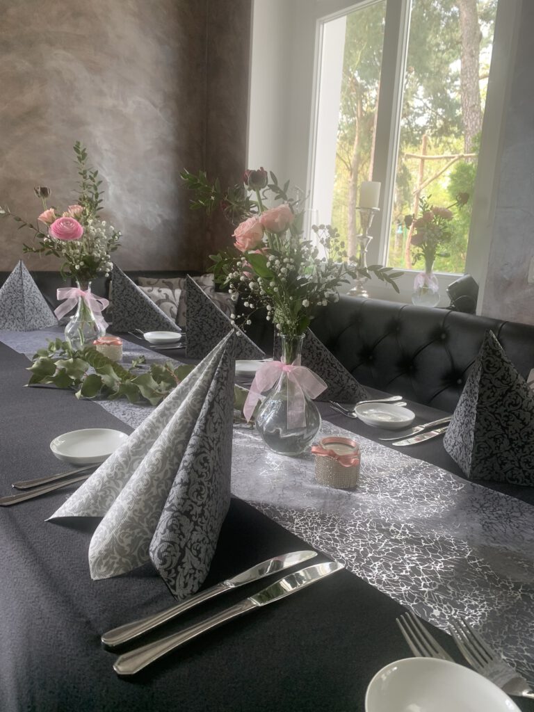 Festlich gedeckte Tische Geburtstagsfest | Feiern in der Villa Lötz am Wünsdorfer See